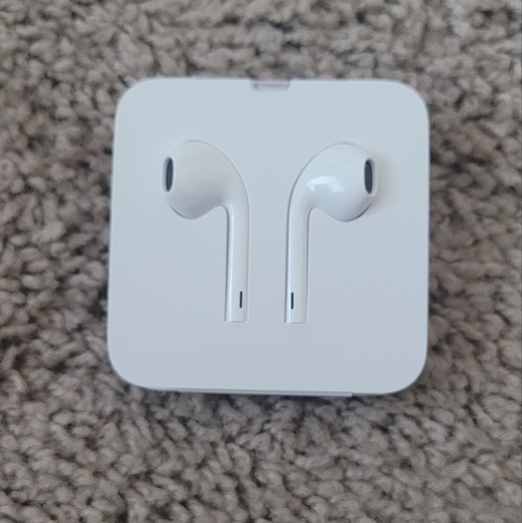 Apple Headphones Brand New Wired Apple Earphones Poshmark